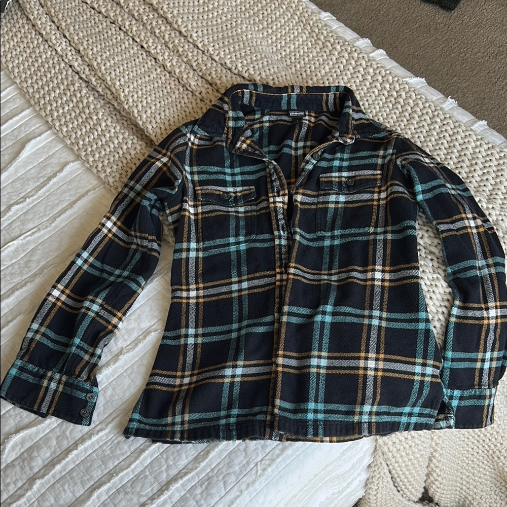 Patagonia Organic Cotton Flannel in Navy, Teal, and Gold. Size 0.